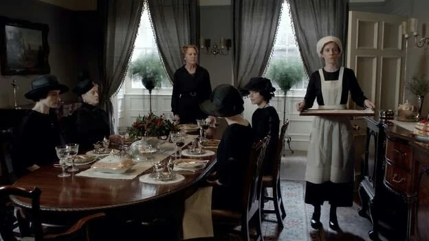 S3:E6 picture